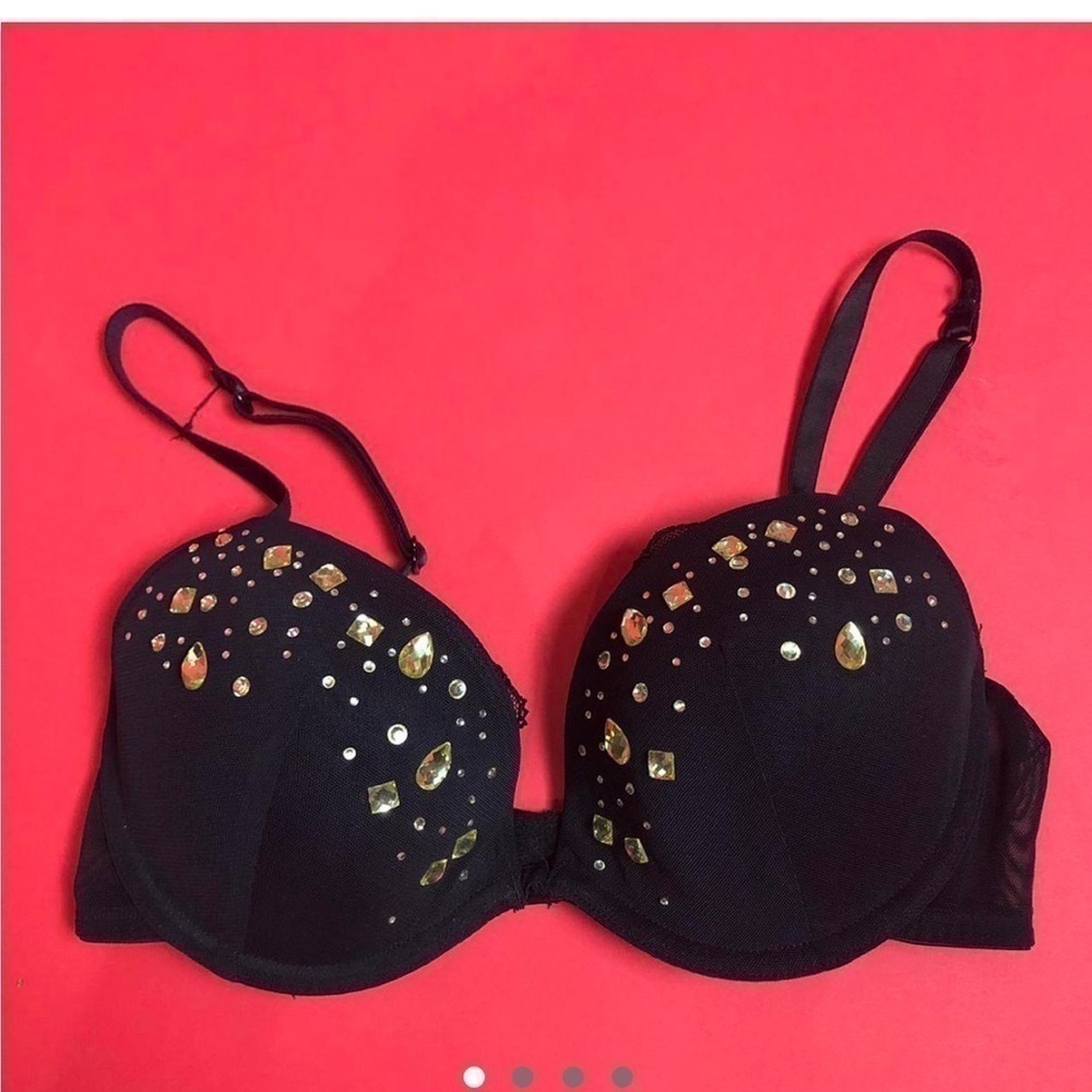 Bedazzled la senza bra 🖤🤍​​​​​​​​​​​​​​​​​​​​​​​​​​